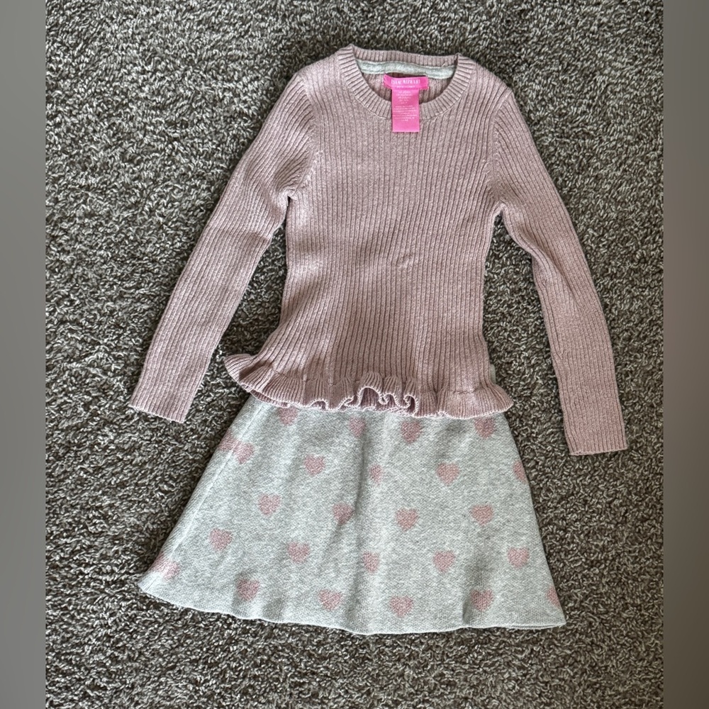 Isaac Mizrahi Pink Brand Tag on Gray Knit Garment